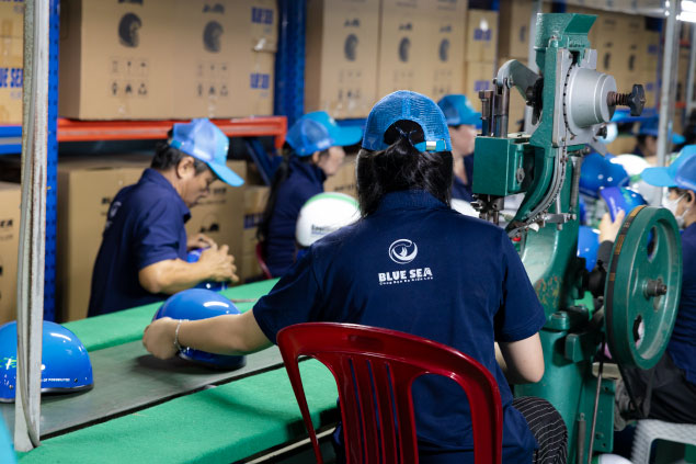 Gia Công Nón Bảo Hiểm Số Lượng Lớn Cho Doanh Nghiệp