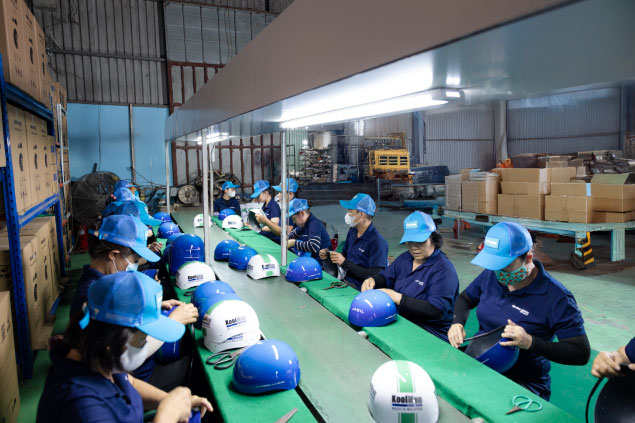 Gia Công Nón Bảo Hiểm Số Lượng Lớn Cho Doanh Nghiệp