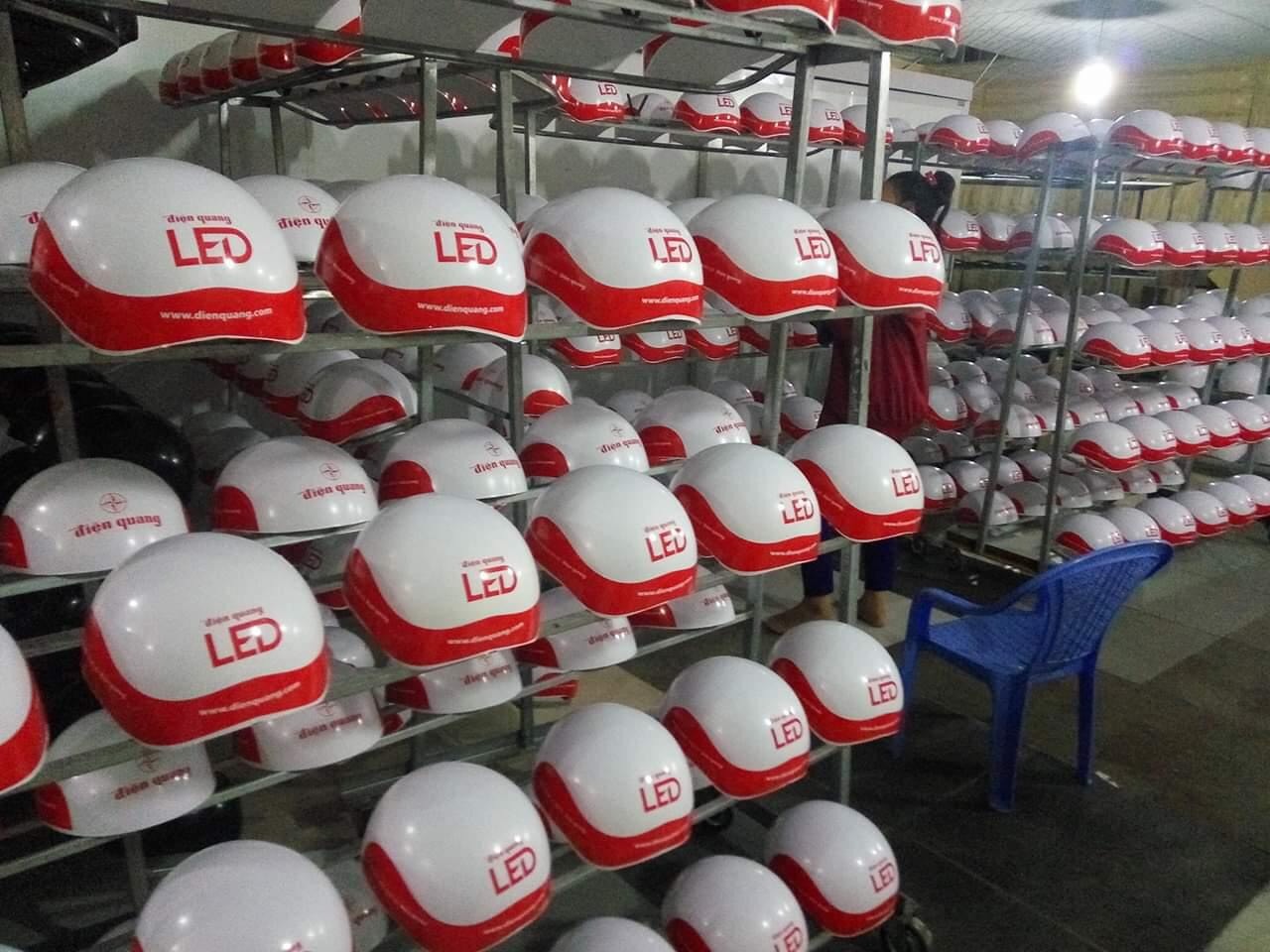 Mũ bảo hiểm in logo– Món quà doanh nghiệp độc đáo giúp tăng nhận diện thương hiệu