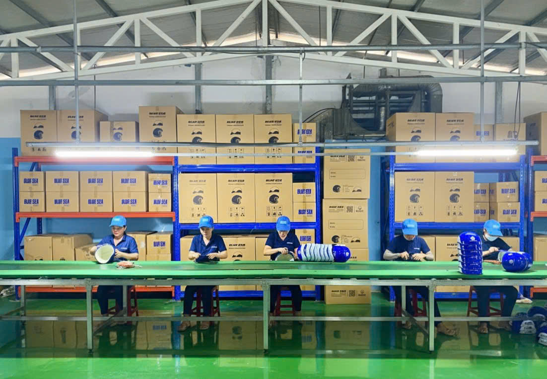 Quy trình đặt hàng mũ bảo hiểm quảng cáo tại xưởng