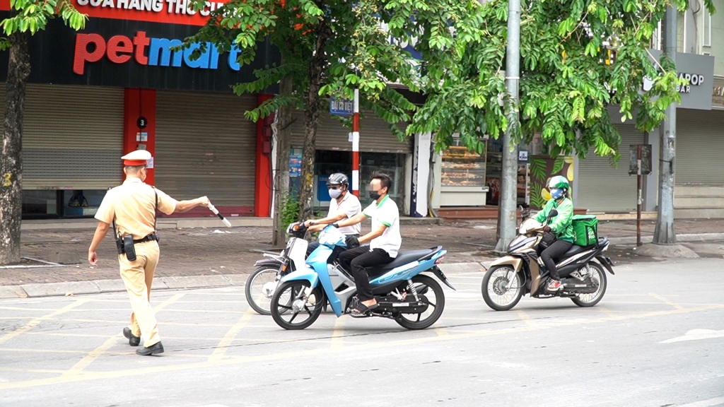 Mức phạt khi đội mũ bảo hiểm không đúng quy định