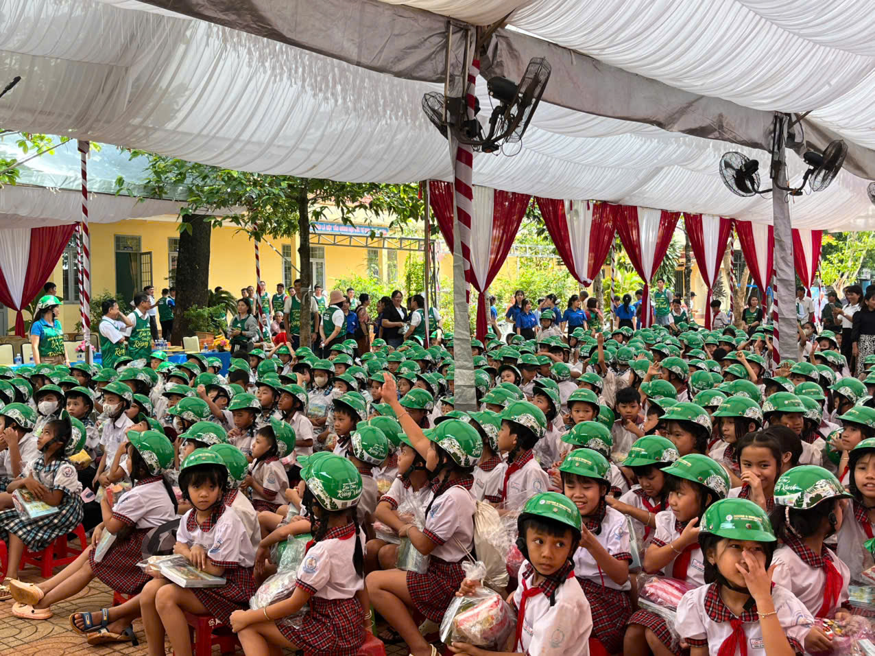 Khi các thương hiệu dùng mũ bảo hiểm để lan tỏa thông điệp sống xanh