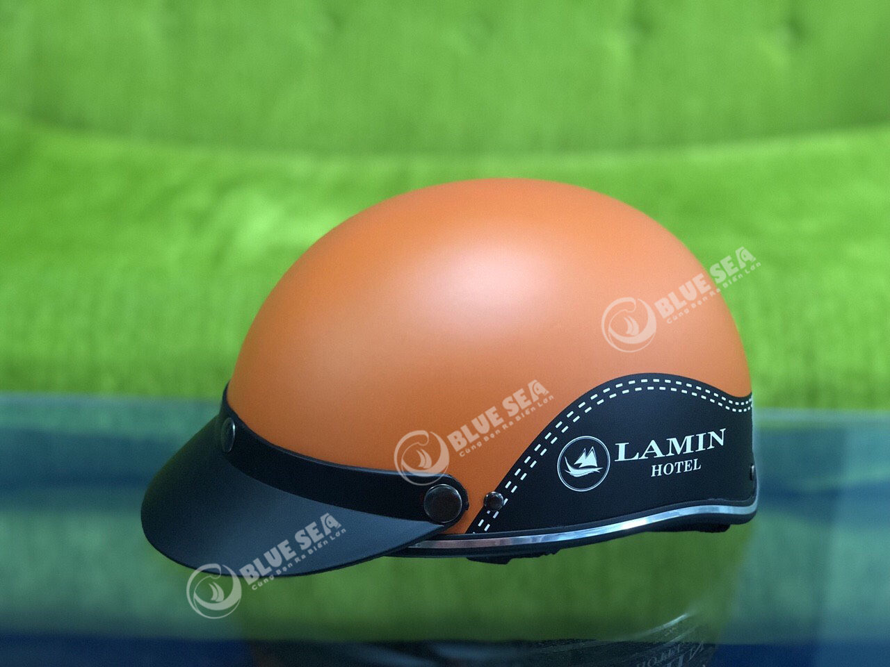 Có cần thiết kế trước khi in logo lên nón bảo hiểm không