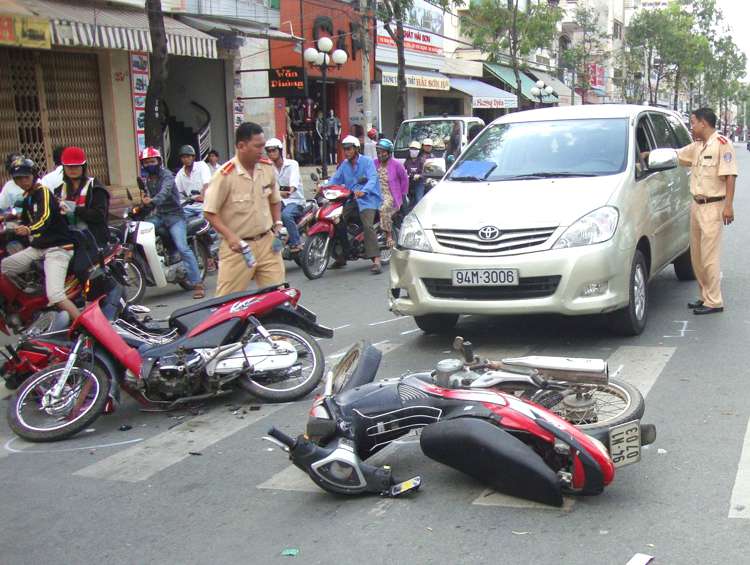 Mũ bảo hiểm có thể giúp giảm thiệt hại khi gặp tai nạn như thế nào?