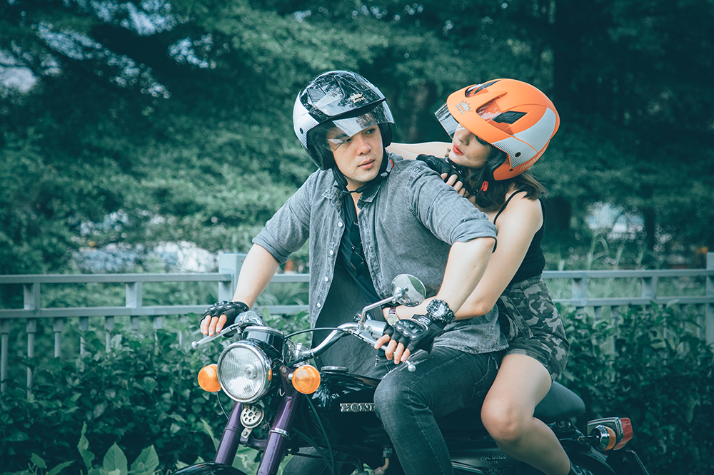 Đội mũ bảo hiểm khi ngồi sau có bắt buộc không?
