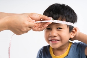 Cách đo kích thước đầu cho trẻ em khi mua mũ bảo hiểm?
