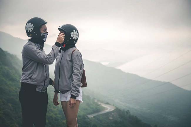 Phối đồ Streetstyle Với Mũ Bảo Hiểm – Cá Tính & An Toàn
