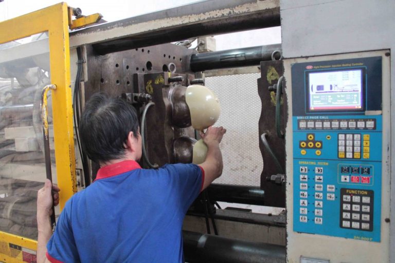 Công nghệ mới trong sản xuất mũ bảo hiểm hiện đại
