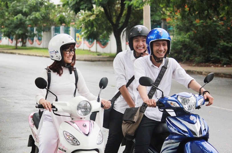Người đội mũ bảo hiểm khi đi xe máy có thể tự tin hơn trong việc lái xe không?