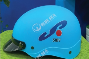 Mũ bảo hiểm in logo – Tại sao hiệu quả hơn tờ rơi hoặc banner?