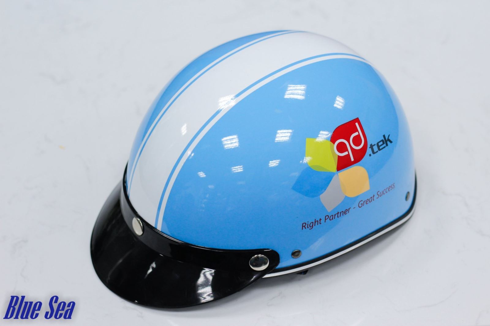 Logo nhiều màu sắc có thể in lên nón bảo hiểm không